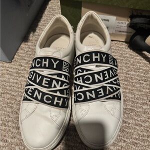 Givency Sneakers